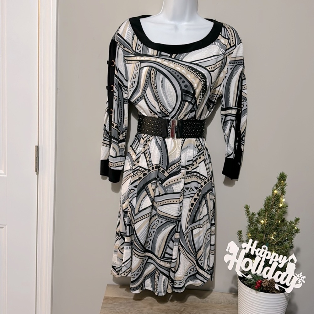 EUC split sleeve geometric dress